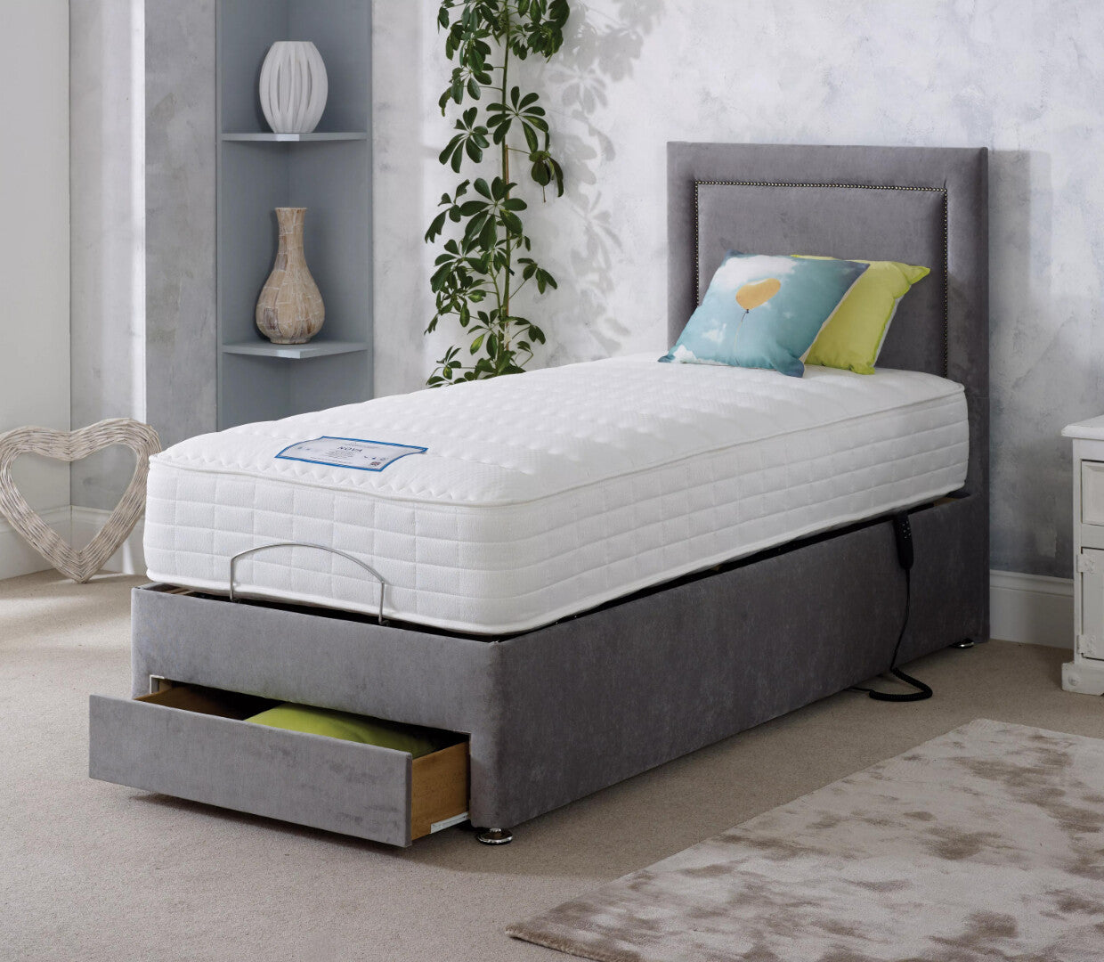 Nova Pocket 1000 Adjustable Divan Bed – Left Storage